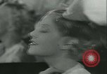 Standbild Hairstylist Fernand Paris Frankreich, 1934, aus Sekunde 51 historischem Filmmaterial Videoclip 65675022435