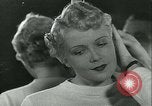 Standbild Hairstylist Fernand Paris Frankreich, 1934, aus Sekunde 58 historischem Filmmaterial Videoclip 65675022435