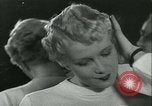 Standbild Hairstylist Fernand Paris Frankreich, 1934, aus Sekunde 59 historischem Filmmaterial Videoclip 65675022435