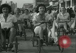 Standbild Mechanik hobby-Pferderennen Santa Monica California USA, 1934, aus Sekunde 15 historischem Filmmaterial Videoclip 65675022442