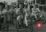Standbild Mechanik hobby-Pferderennen Santa Monica California USA, 1934, aus Sekunde 19 historischem Filmmaterial Videoclip 65675022442