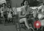 Standbild Mechanik hobby-Pferderennen Santa Monica California USA, 1934, aus Sekunde 26 historischem Filmmaterial Videoclip 65675022442