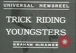 Standbild junge Kinder reiten Pferde Kansas City Missouri USA, 1934, aus Sekunde 1 historischem Filmmaterial Videoclip 65675022443