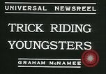 Standbild junge Kinder reiten Pferde Kansas City Missouri USA, 1934, aus Sekunde 5 historischem Filmmaterial Videoclip 65675022443