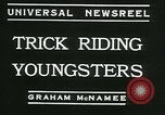 Standbild junge Kinder reiten Pferde Kansas City Missouri USA, 1934, aus Sekunde 6 historischem Filmmaterial Videoclip 65675022443
