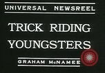 Standbild junge Kinder reiten Pferde Kansas City Missouri USA, 1934, aus Sekunde 9 historischem Filmmaterial Videoclip 65675022443