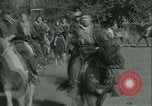 Standbild junge Kinder reiten Pferde Kansas City Missouri USA, 1934, aus Sekunde 16 historischem Filmmaterial Videoclip 65675022443