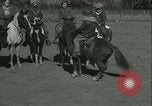 Standbild junge Kinder reiten Pferde Kansas City Missouri USA, 1934, aus Sekunde 26 historischem Filmmaterial Videoclip 65675022443