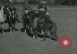 Standbild junge Kinder reiten Pferde Kansas City Missouri USA, 1934, aus Sekunde 29 historischem Filmmaterial Videoclip 65675022443