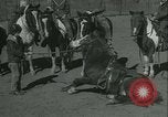 Standbild junge Kinder reiten Pferde Kansas City Missouri USA, 1934, aus Sekunde 41 historischem Filmmaterial Videoclip 65675022443