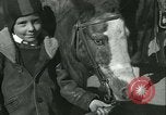 Standbild junge Kinder reiten Pferde Kansas City Missouri USA, 1934, aus Sekunde 47 historischem Filmmaterial Videoclip 65675022443