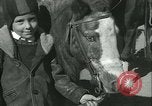 Standbild junge Kinder reiten Pferde Kansas City Missouri USA, 1934, aus Sekunde 48 historischem Filmmaterial Videoclip 65675022443