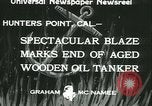 Image Santa Paula pétrolier en flammes Hunters Point California USA, 1933, de la seconde 4 séquences d'archives historiques vidéo 65675022446
