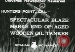 Image Santa Paula pétrolier en flammes Hunters Point California USA, 1933, de la seconde 5 séquences d'archives historiques vidéo 65675022446