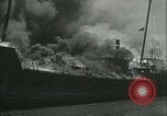 Image Santa Paula pétrolier en flammes Hunters Point California USA, 1933, de la seconde 12 séquences d'archives historiques vidéo 65675022446