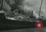 Image Santa Paula pétrolier en flammes Hunters Point California USA, 1933, de la seconde 13 séquences d'archives historiques vidéo 65675022446
