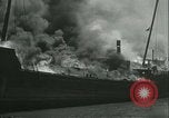 Image Santa Paula pétrolier en flammes Hunters Point California USA, 1933, de la seconde 14 séquences d'archives historiques vidéo 65675022446