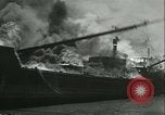 Image Santa Paula pétrolier en flammes Hunters Point California USA, 1933, de la seconde 21 séquences d'archives historiques vidéo 65675022446