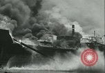 Image Santa Paula pétrolier en flammes Hunters Point California USA, 1933, de la seconde 22 séquences d'archives historiques vidéo 65675022446