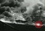 Image Santa Paula pétrolier en flammes Hunters Point California USA, 1933, de la seconde 27 séquences d'archives historiques vidéo 65675022446