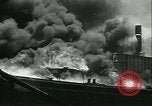 Image Santa Paula pétrolier en flammes Hunters Point California USA, 1933, de la seconde 30 séquences d'archives historiques vidéo 65675022446