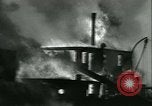 Image Santa Paula pétrolier en flammes Hunters Point California USA, 1933, de la seconde 31 séquences d'archives historiques vidéo 65675022446