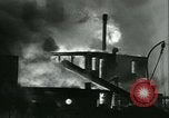 Image Santa Paula pétrolier en flammes Hunters Point California USA, 1933, de la seconde 33 séquences d'archives historiques vidéo 65675022446