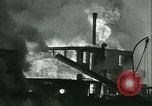 Image Santa Paula pétrolier en flammes Hunters Point California USA, 1933, de la seconde 34 séquences d'archives historiques vidéo 65675022446