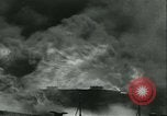 Image Santa Paula pétrolier en flammes Hunters Point California USA, 1933, de la seconde 35 séquences d'archives historiques vidéo 65675022446