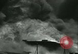 Image Santa Paula pétrolier en flammes Hunters Point California USA, 1933, de la seconde 39 séquences d'archives historiques vidéo 65675022446
