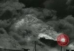 Image Santa Paula pétrolier en flammes Hunters Point California USA, 1933, de la seconde 40 séquences d'archives historiques vidéo 65675022446