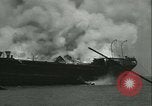 Image Santa Paula pétrolier en flammes Hunters Point California USA, 1933, de la seconde 47 séquences d'archives historiques vidéo 65675022446