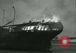 Image Santa Paula pétrolier en flammes Hunters Point California USA, 1933, de la seconde 49 séquences d'archives historiques vidéo 65675022446