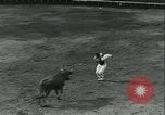 Immagine di La corrida Mont-De-Marsan Francia, 1933, secondo 26 filmato di repertorio 65675022452