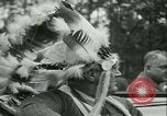 Standbild Präsident Roosevelt mit Pfadfindern Ten Mile River New York USA, 1933, aus Sekunde 36 historischem Filmmaterial Videoclip 65675022453