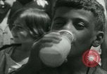 Standbild frische Luft Camp Sommer Camp für Kinder aus armen Familien Sylvan Lake Michigan USA, 1933, aus Sekunde 53 historischem Filmmaterial Videoclip 65675022459