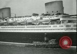 Standbild Hollywood Film Magnat Carl Laemmle an Bord des Schiffes Europa New York City USA, 1931, aus Sekunde 25 historischem Filmmaterial Videoclip 65675022464