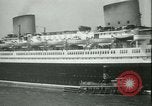 Standbild Hollywood Film Magnat Carl Laemmle an Bord des Schiffes Europa New York City USA, 1931, aus Sekunde 26 historischem Filmmaterial Videoclip 65675022464