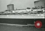 Standbild Hollywood Film Magnat Carl Laemmle an Bord des Schiffes Europa New York City USA, 1931, aus Sekunde 27 historischem Filmmaterial Videoclip 65675022464