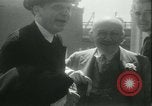 Standbild Hollywood Film Magnat Carl Laemmle an Bord des Schiffes Europa New York City USA, 1931, aus Sekunde 58 historischem Filmmaterial Videoclip 65675022464