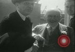 Standbild Hollywood Film Magnat Carl Laemmle an Bord des Schiffes Europa New York City USA, 1931, aus Sekunde 59 historischem Filmmaterial Videoclip 65675022464