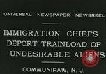 Standbild illegale Einwanderer abgeschoben über Ellis Island Communipaw New Jersey USA, 1931, aus Sekunde 19 historischem Filmmaterial Videoclip 65675022469