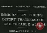 Standbild illegale Einwanderer abgeschoben über Ellis Island Communipaw New Jersey USA, 1931, aus Sekunde 22 historischem Filmmaterial Videoclip 65675022469