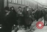 Standbild illegale Einwanderer abgeschoben über Ellis Island Communipaw New Jersey USA, 1931, aus Sekunde 28 historischem Filmmaterial Videoclip 65675022469