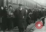 Standbild illegale Einwanderer abgeschoben über Ellis Island Communipaw New Jersey USA, 1931, aus Sekunde 29 historischem Filmmaterial Videoclip 65675022469