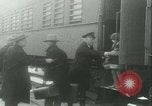 Standbild illegale Einwanderer abgeschoben über Ellis Island Communipaw New Jersey USA, 1931, aus Sekunde 32 historischem Filmmaterial Videoclip 65675022469