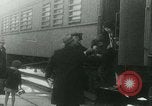 Standbild illegale Einwanderer abgeschoben über Ellis Island Communipaw New Jersey USA, 1931, aus Sekunde 36 historischem Filmmaterial Videoclip 65675022469