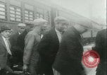 Standbild illegale Einwanderer abgeschoben über Ellis Island Communipaw New Jersey USA, 1931, aus Sekunde 42 historischem Filmmaterial Videoclip 65675022469