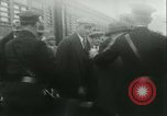 Standbild illegale Einwanderer abgeschoben über Ellis Island Communipaw New Jersey USA, 1931, aus Sekunde 45 historischem Filmmaterial Videoclip 65675022469