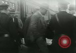 Standbild illegale Einwanderer abgeschoben über Ellis Island Communipaw New Jersey USA, 1931, aus Sekunde 46 historischem Filmmaterial Videoclip 65675022469